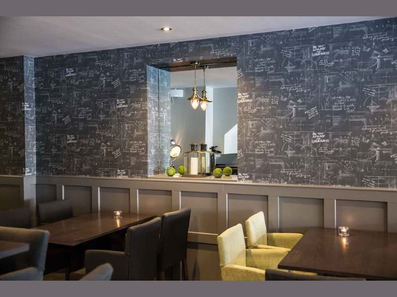 Chalks Bar & Grill
